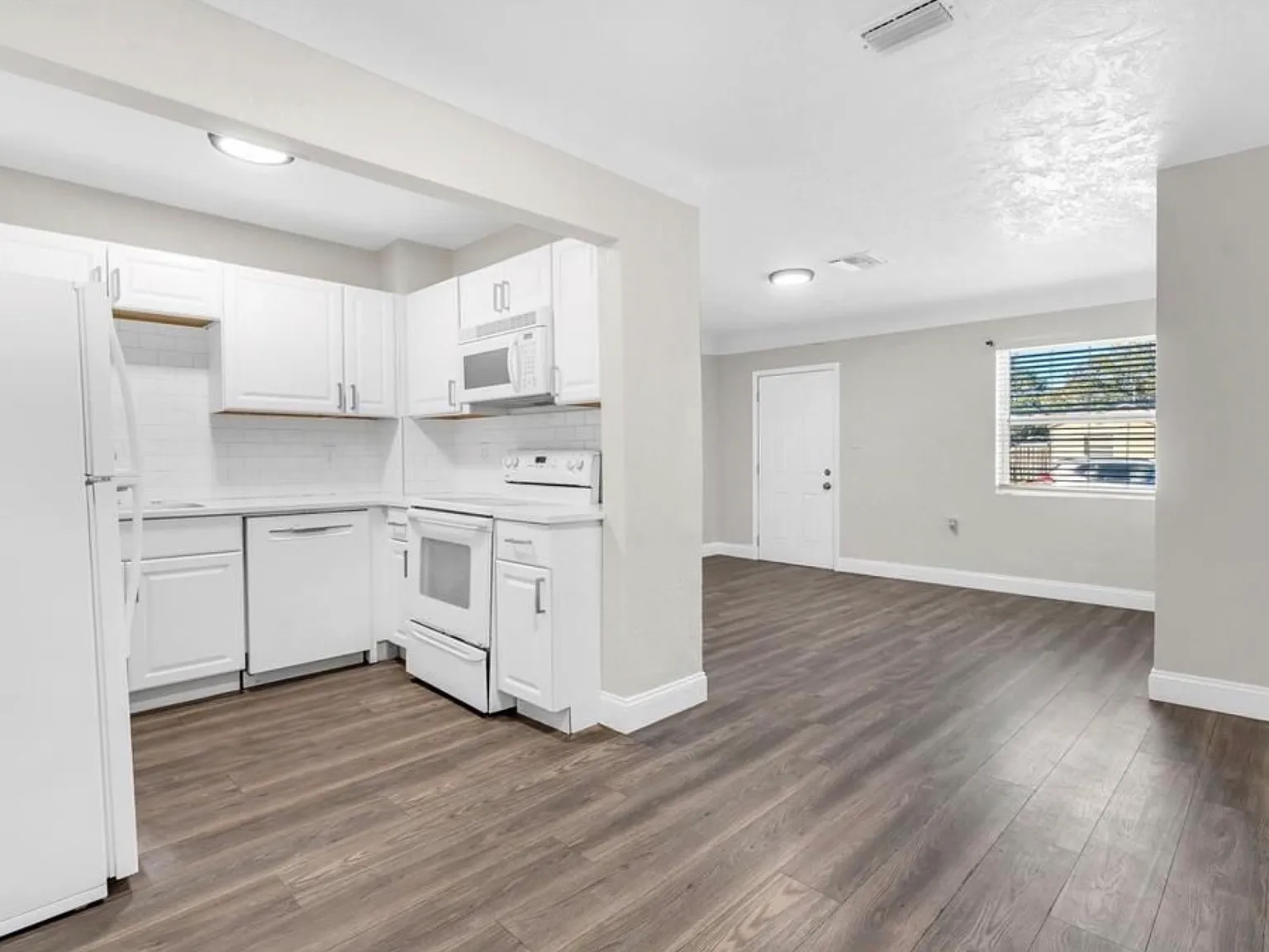 2 bed, 816 sqft, $1,900 — Photo 3