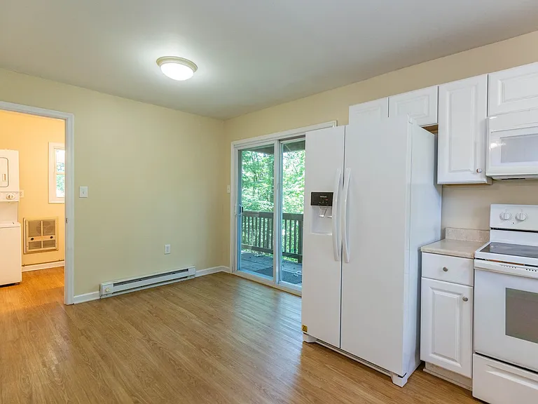 160B Greenwood Rd — Photo 10