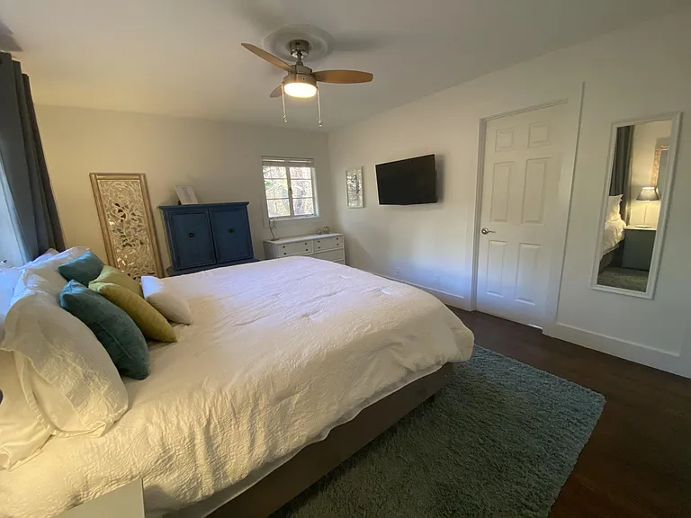 4975 Lake Forrest Dr — Photo 27
