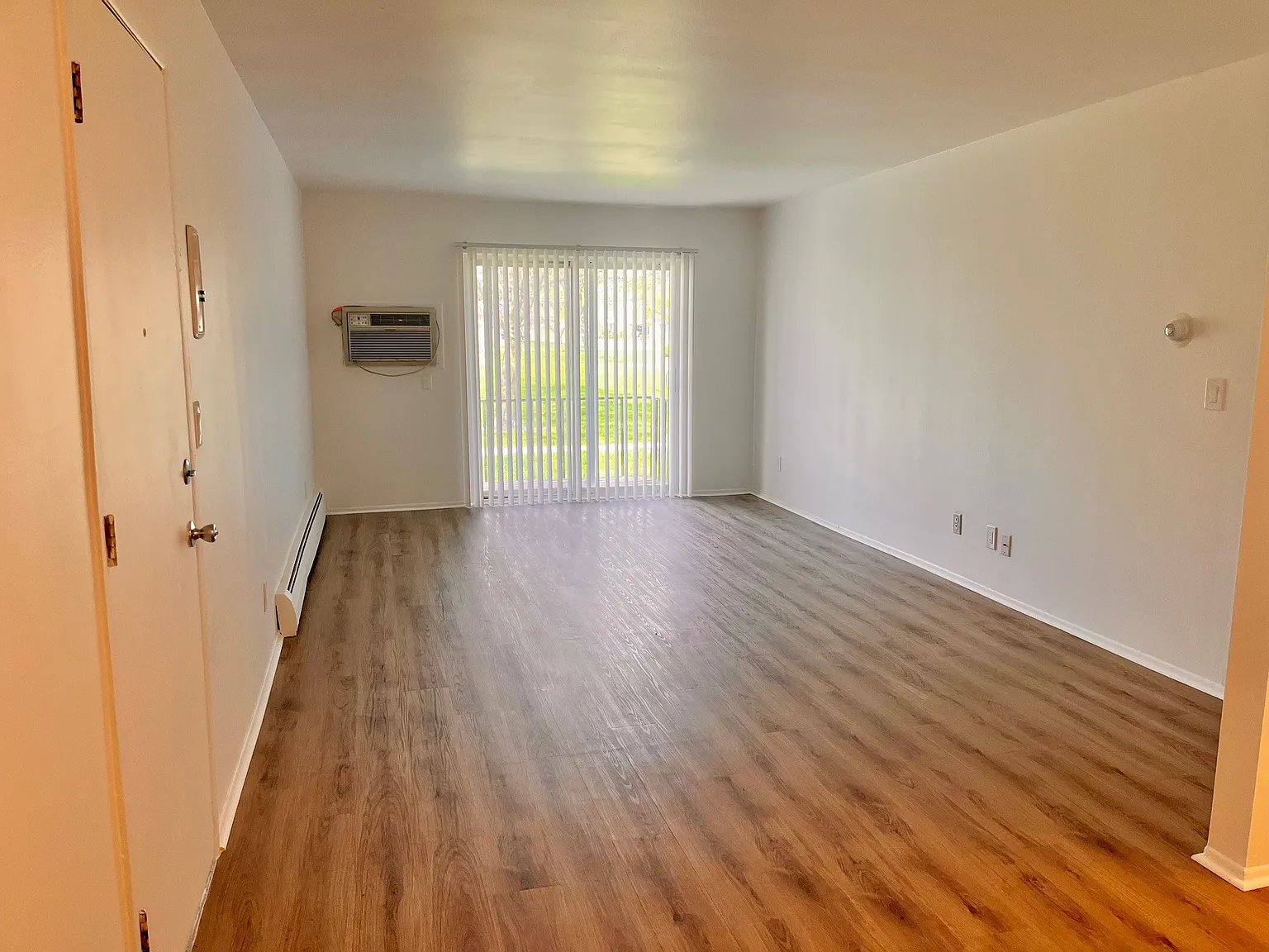 Falcon Crest Apartments — Photo 4
