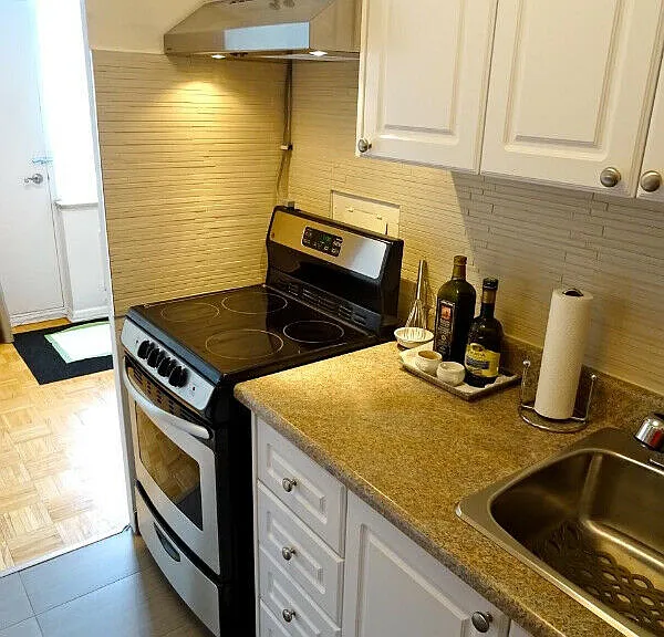 980 Lawrence Ave E — Photo 13
