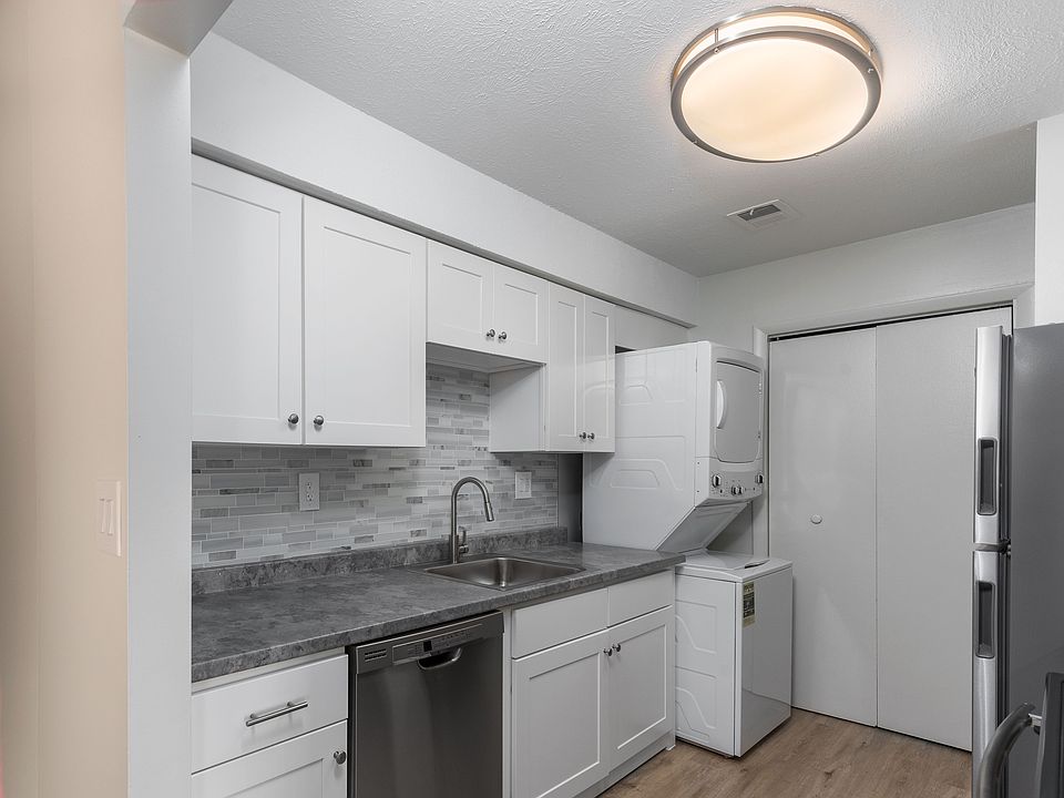 Signature Kitchen Style (shown here in a 2-bedroom floor plan)