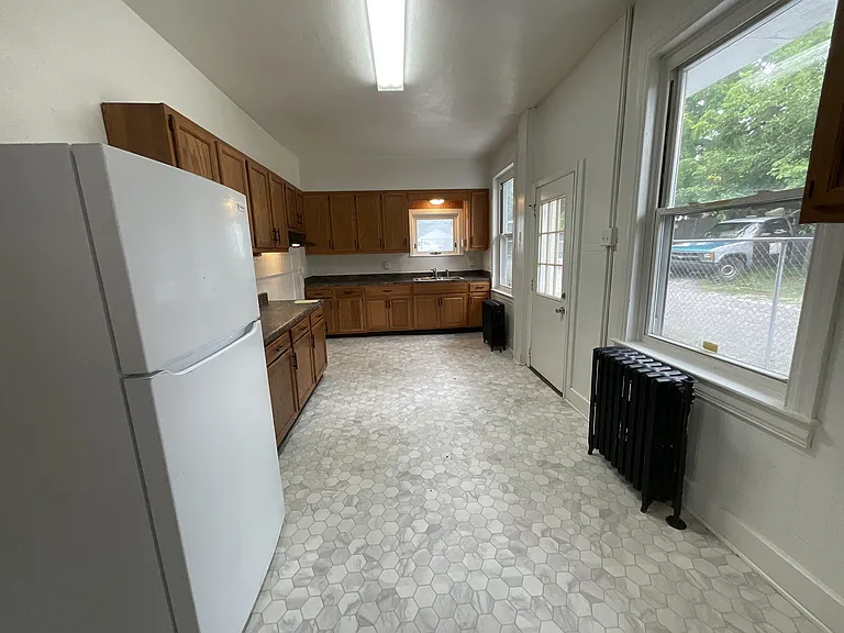 120 S Hartley St — Photo 4