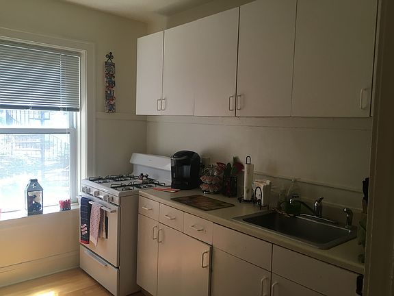 3rd image of 3826 N Janssen Ave APT 1W