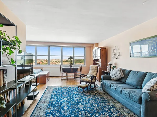 135 Ocean Pkwy APT 17G, Brooklyn, NY 11218