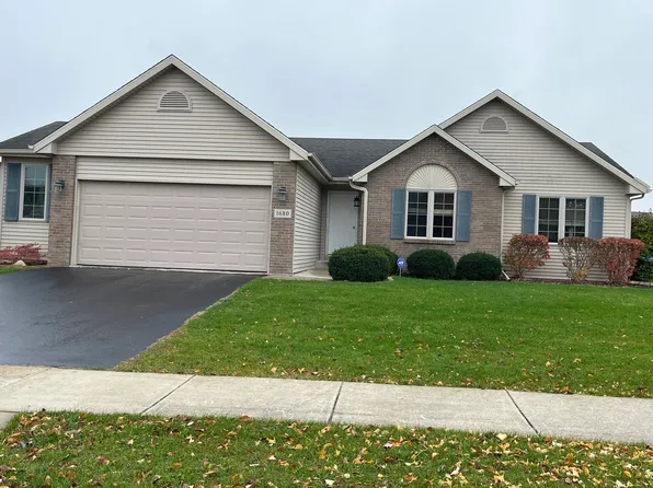1680 Knights Ln, Rochelle, IL 61068