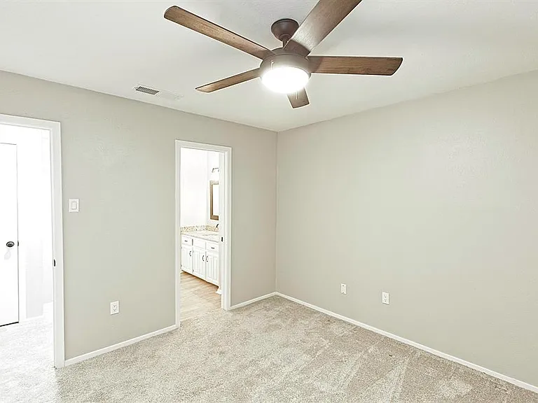 889 Dublin Dr #D — Photo 32