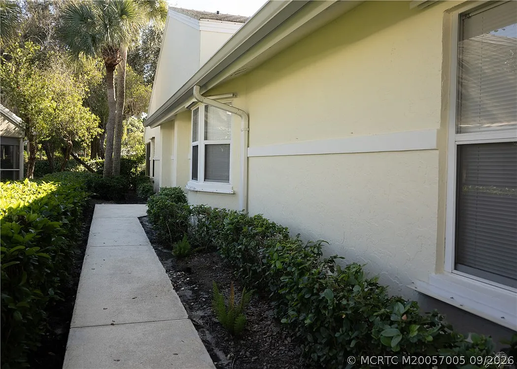 3 bed, 2.0 bath, 1585 sqft, $3,000 — Photo 2