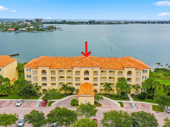 21 HARBOUR ISLE Drive W #302, Fort Pierce, FL 34949