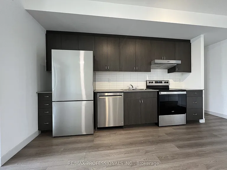 37 Antrim Cres #305 — Photo 13