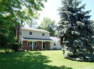 2 Salem Dr, Stony Brook, NY 11790