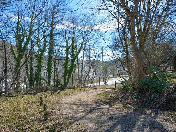 3rd image of 2339 Whitestone Rd