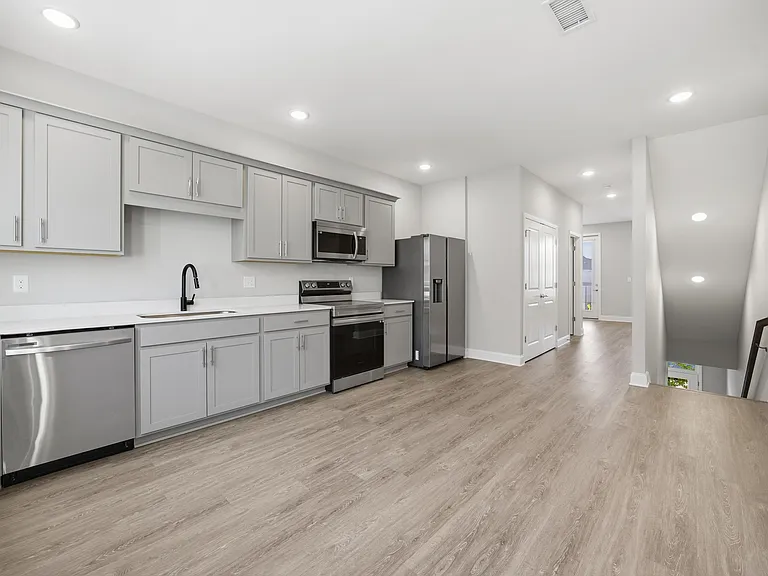 2341 E 18th St — Photo 13