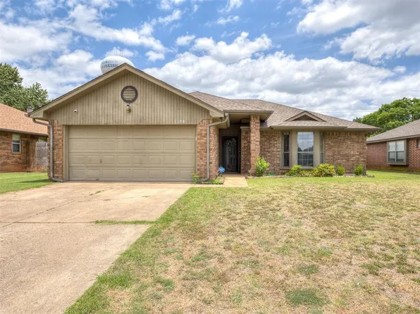 1108 Earl A Rodkey Dr, Edmond, OK 73003