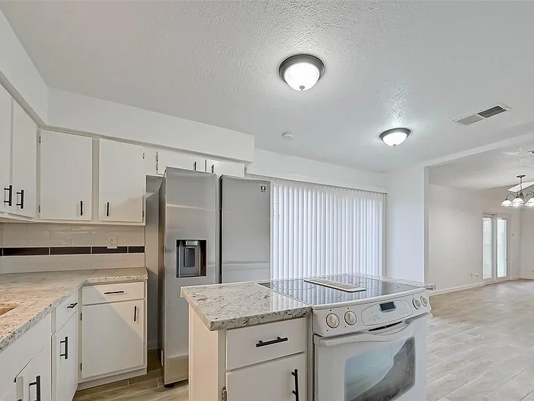 12111 Poulson Dr — Photo 20
