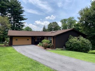 138 Hawthorn Ln, Bristol, VA 24201