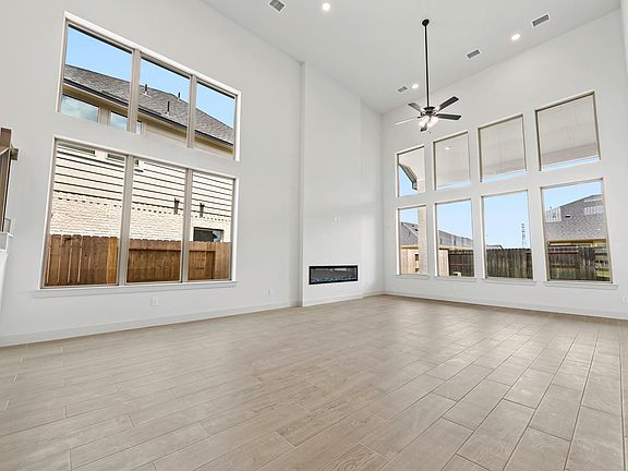 4th image of 5610 Sandcastle Ridge Dr