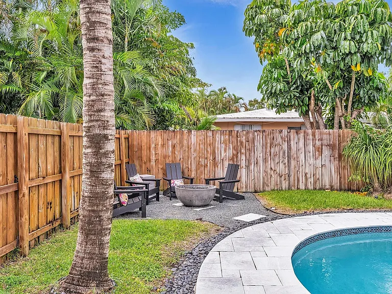 1740 Poinsettia Dr — Photo 56