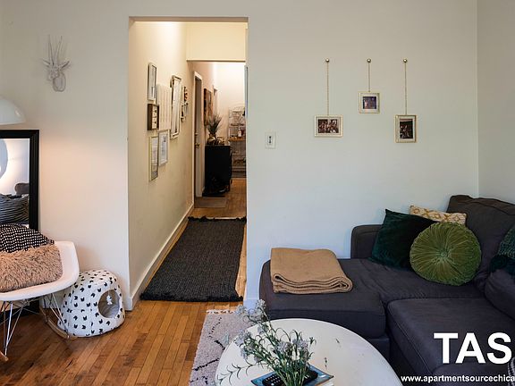 4th image of 709 W Wrightwood Ave #2F