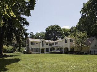 7 Wellington Rd, Locust Valley, NY 11560