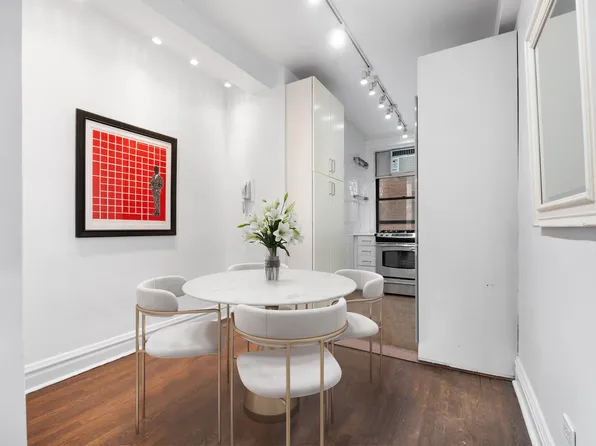 40 West 77th Street image 8 of 9