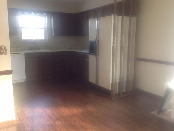 4th image of 1403 Alberta Dr