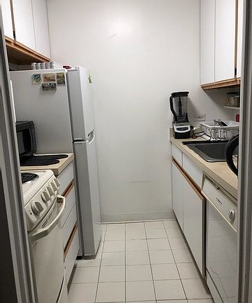 3rd image of 1221 N Dearborn Pkwy #1608