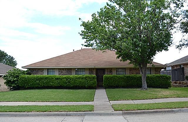 1st image of 1718 Mayflower Dr