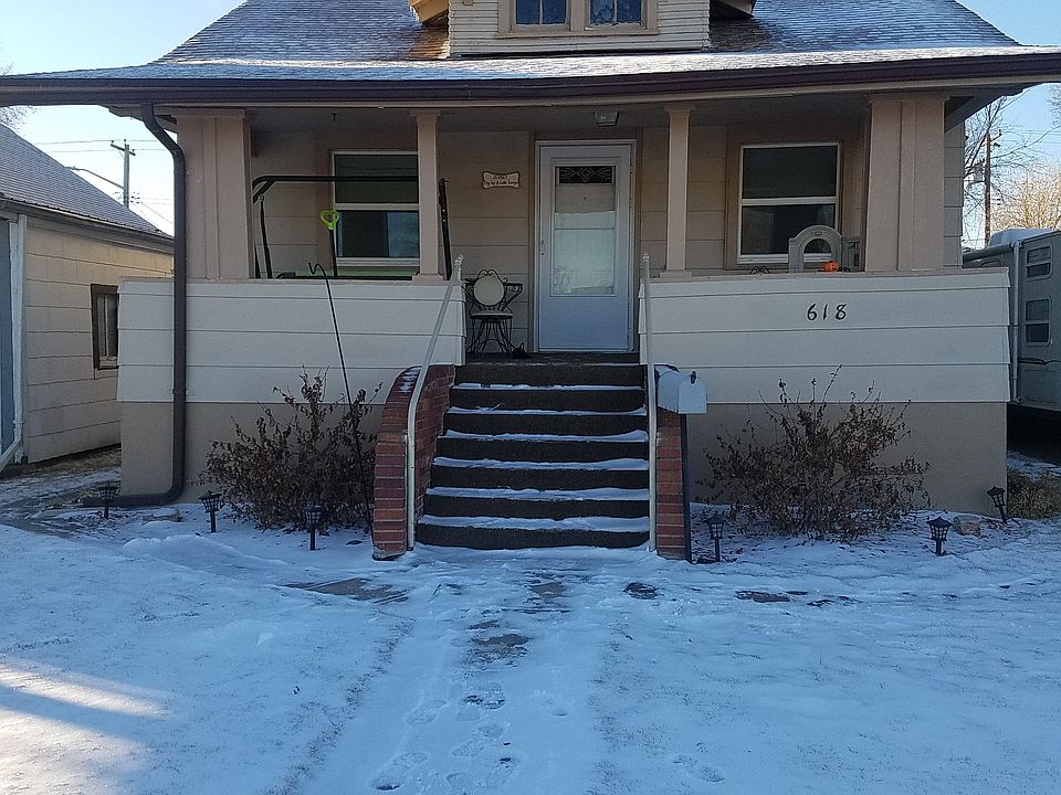 1st image of 618 E 9th St