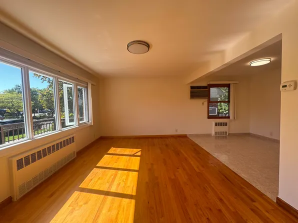 151-11 23rd Avenue image 3 of 10