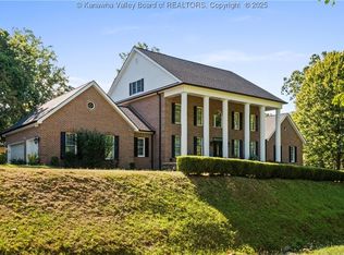 225 Brooke Ln, Nitro, WV 25143