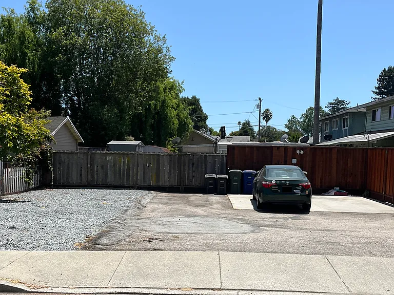 320 Berry St #A — Photo 12