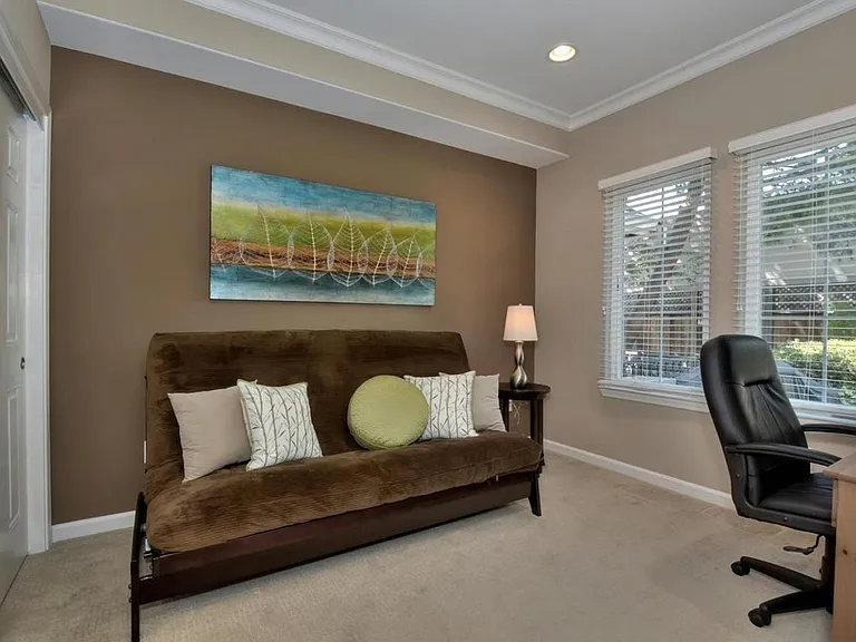 2218 Woodberry Ln — Photo 10