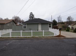 574 SW 1st St, Madras, OR 97741