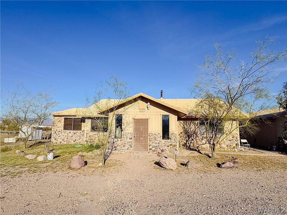 1st image of 820 S Elfrida Rd