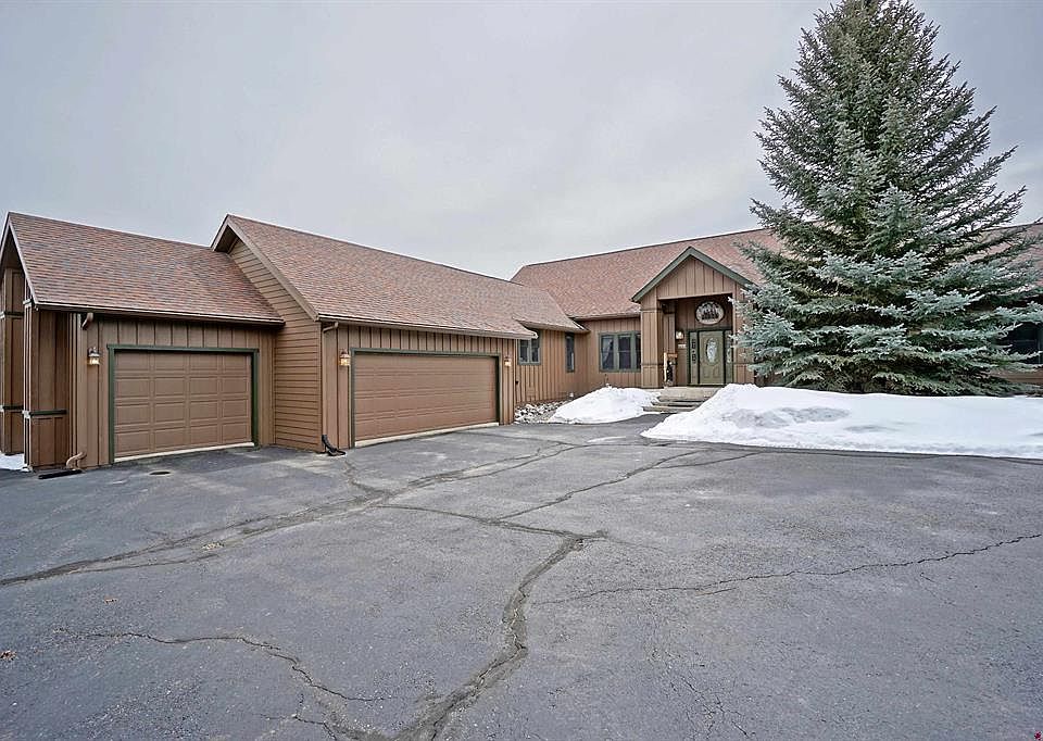 1st image of 221 Waterview Lane