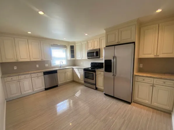 3 1/2 Seitz Ln APT 2, Cos Cob, CT 06807