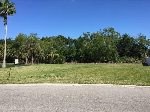 5951 Bay Dr S, Gulfport, FL 33707