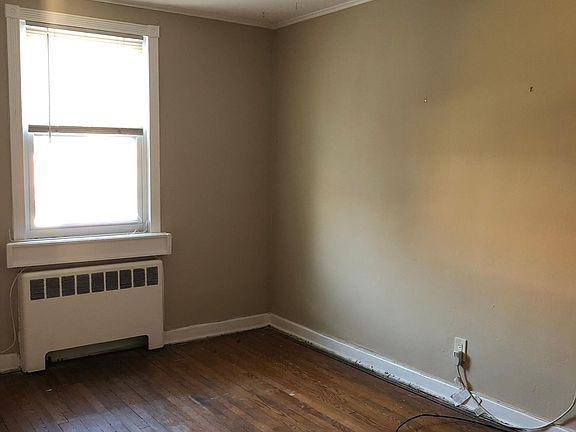 3rd image of 2550 Young Ave #1