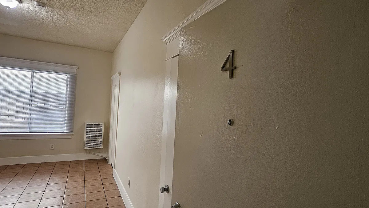 Building Photo - 743 S Burlington Ave #4