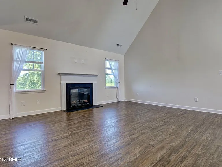 109 Easton Dr — Photo 8