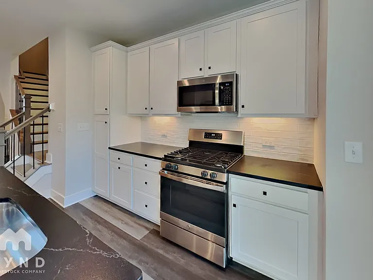 586 W End Dr — Photo 7
