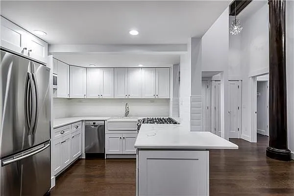 Sold by Century 21 Metropolitan | media 3