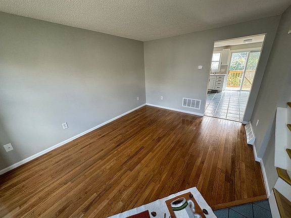 2nd image of 419 Chelmsford St #6