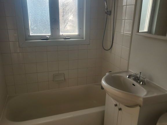 3rd image of 102 Forest Blvd