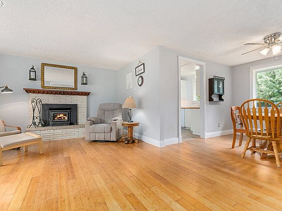4th image of 2400 NE 90th St