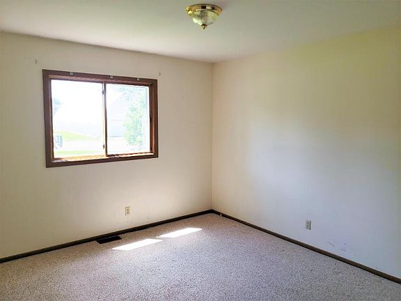 5th image of 621 N Lincoln St