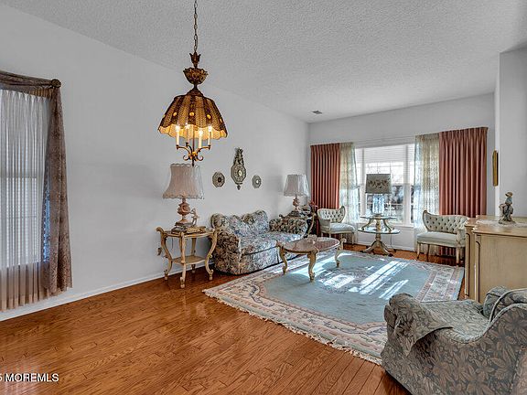 5th image of 26 Gardenways Court