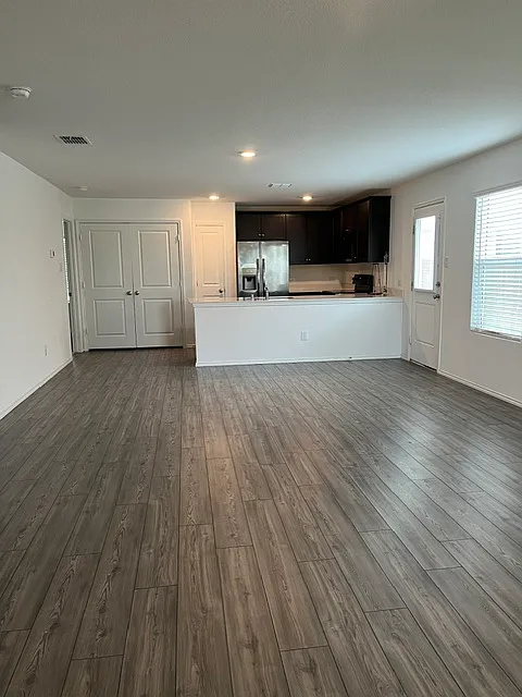 3 bed, 1261 sqft, $1,695 — Photo 3