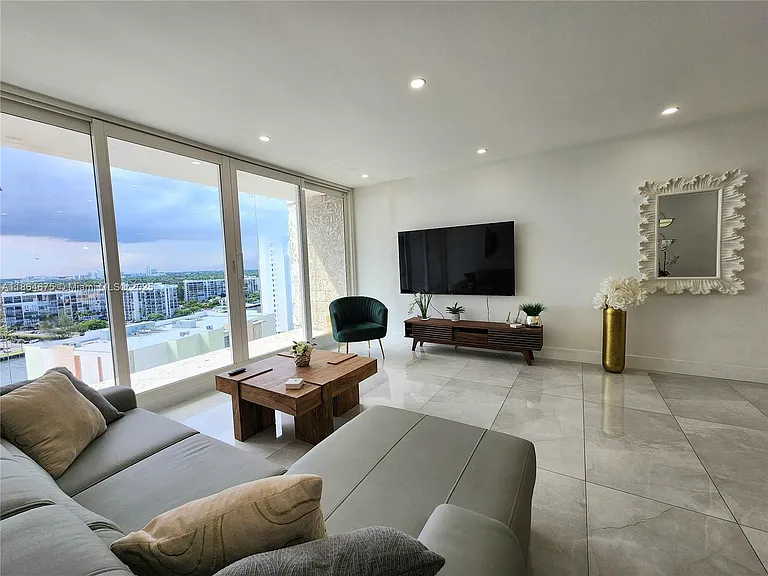 3505 S Ocean Dr #1502 — Photo 8